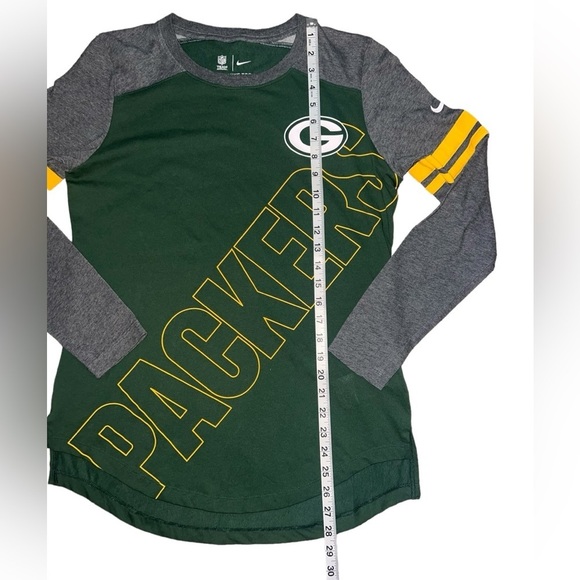{EUC Women’s Green Bay Packers Nike Dri-FIT Long Sleeve T-Shirt in Green Small} - Picture 3 of 9